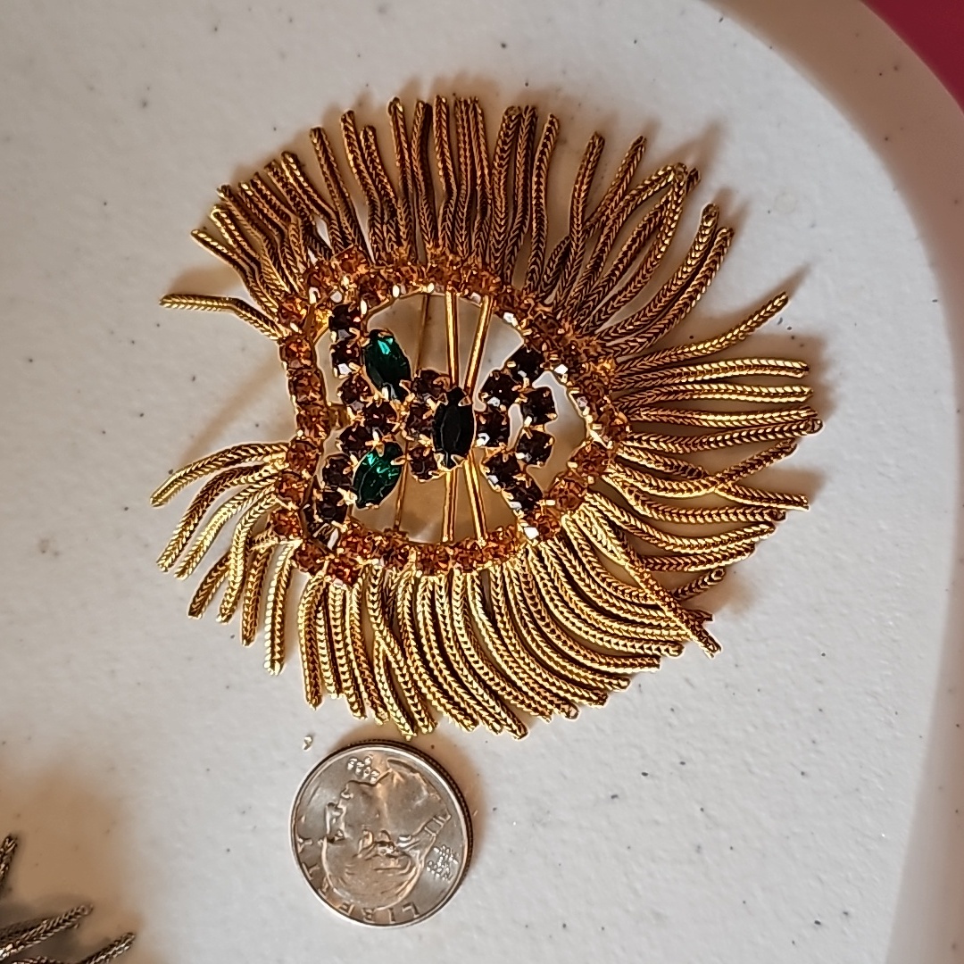 Vtg Jeweled Lion Pin